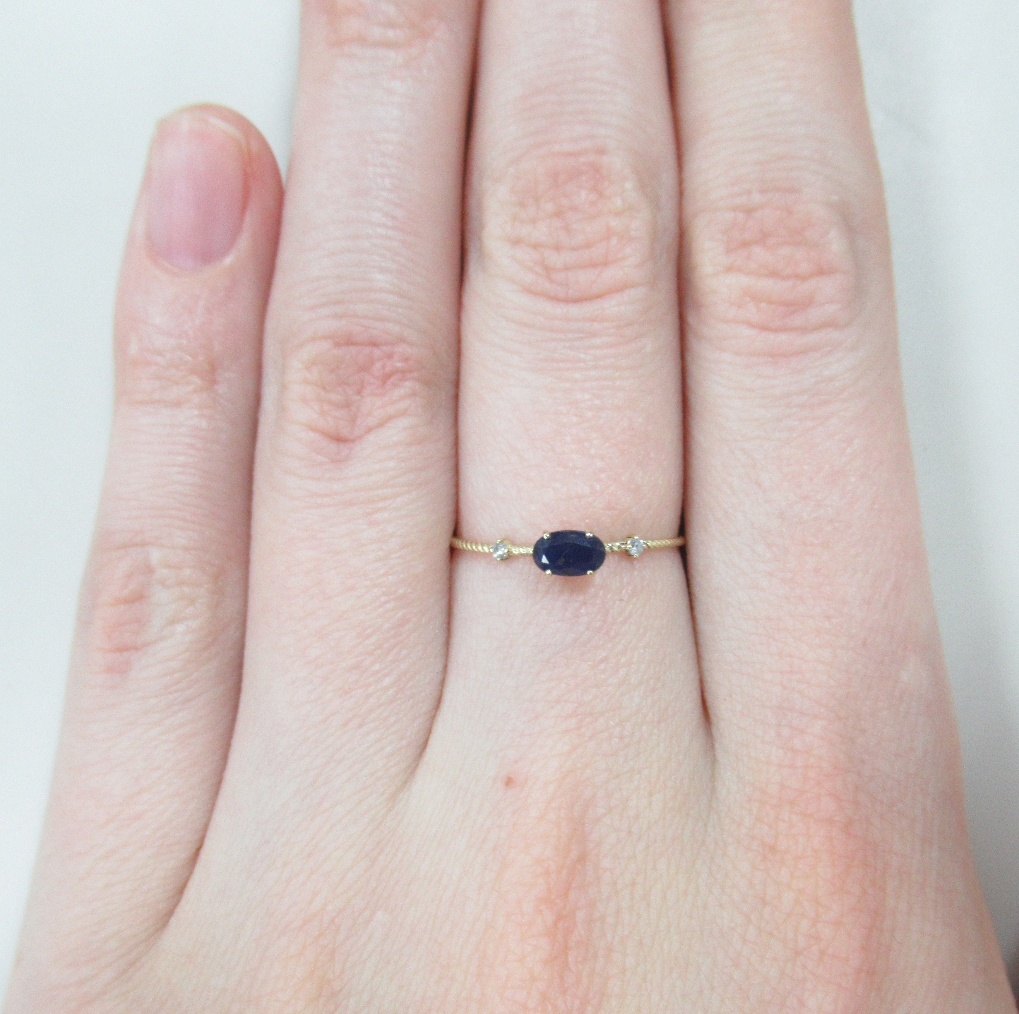 Кольцо из желтого золота с сапфиром